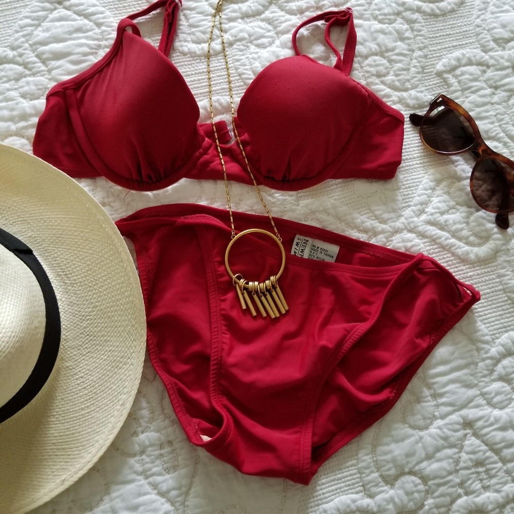 Chic red bikini